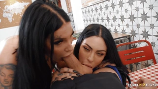 Sofia Divine and Sapphire Lapiedra give blowjob to Jordi