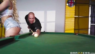 Latina MILF Luna Star plays billiards with Sean