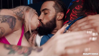 Cassidy Luxe, Ari Alectra and James Angel in 3way
