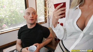 Horny Isabelle Deltore is going to fuck Zac