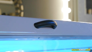 Violet Starr masturbates in the tanning bed while taking selfies