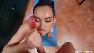 Luxury Girl gives masterful blowjob in POV