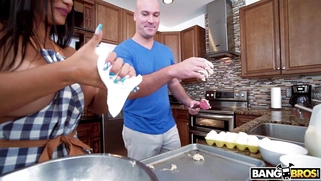 Rose Monroe is cooking and showing off her big ass