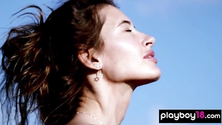 Sexy muse reveals her tits in the desert