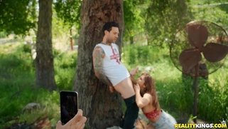 Paige Owens is sucking Small Hands' cock outdoors