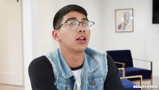 Daizy Cooper gives nice blowjob to Diego Perez