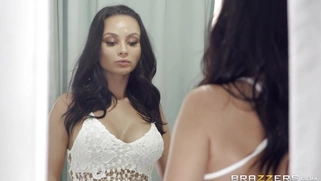 Kristall Rush tries different pairs of bikini in the store