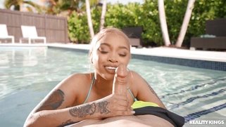 Advoree gives blow and tit jobs to Jmac in the pool