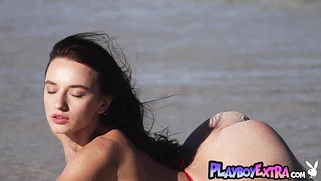 Teen Gloria Sol posing nude at the beach  - 2