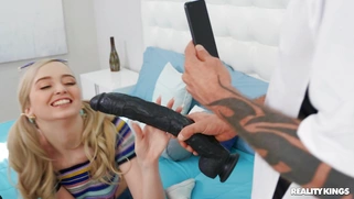 Blonde Lexi Lore gives nice blowjob