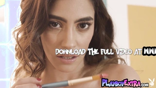 Latina artist reveals her perfect shapes