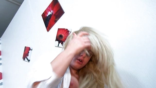 Beautiful blonde Bonnie Rose jumps onto a boner before 69 sex