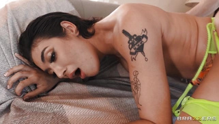 Brooklyn Gray gets assfucked by Alex Legend doggystyle