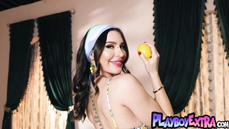 Confident MILF reveals her sweet pussy