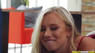 Bailey Brooke gives masterful blowjob on the floor