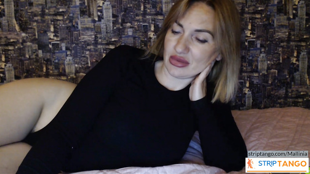 Mallinia's Playroom – Live & Personal
