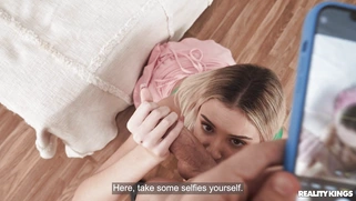 Angelique Lapiedra gives nice blowjob to Jordi