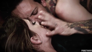 Kristen Scott gets her pussy railed by Small Hands