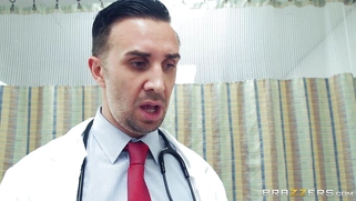 Reagan Foxx gets her soaking wet pussy licked by Dr. Lee