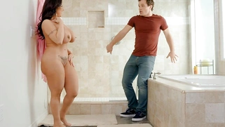 Brunette mom Sheridan Love seduces Robby Echo