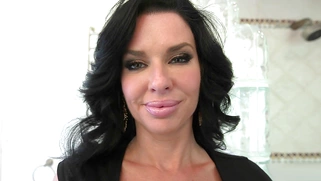Cock-hungry boss Veronica Avluv is seducing her new employee