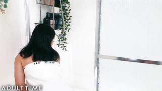 This Asian beauty fingers herself in the shower