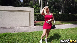 Paris Banks shows off her big tits outdoors