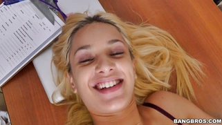 Amateur girl Uma Jolie in lingerie takes his dong on the desk