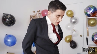 Jolee Love and Venom Evil give hot blowjob to Jordi