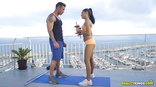 Apolonia Lapiedra and her private trainer are working out on the rooftop