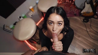 Nia Bleu is sucking cock in POV