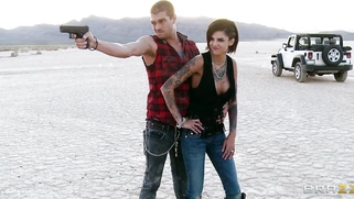 Bonnie Rotten takes facial cumshot outdoor