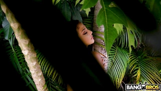 Latina Misty Quinn demonstrates her ass outdoors