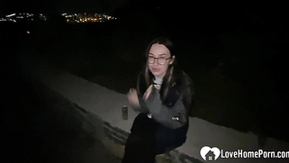Nerdy babe gets plowed in the park