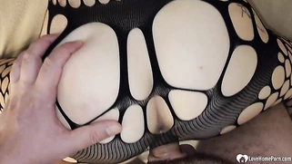 Masked sweetie gets her pussy pumped deep