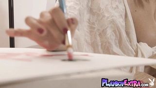 Latina artist reveals her perfect shapes